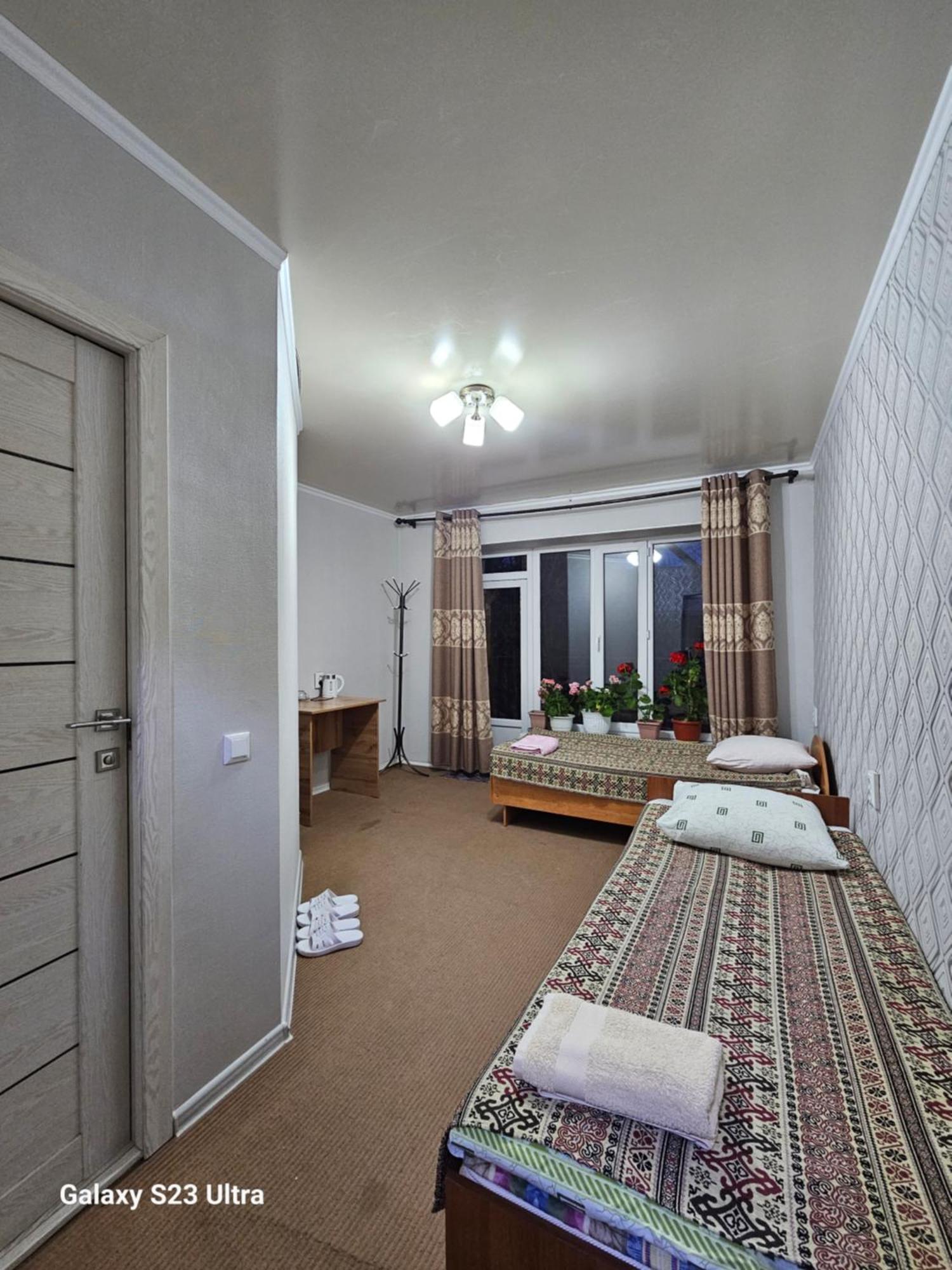 Guest House Mira Kochkor Luaran gambar